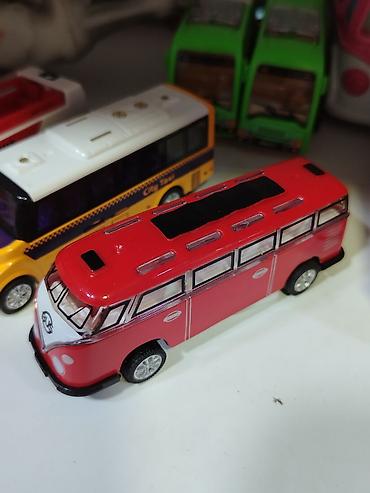 Игрушечный металлический микроавтобус (масштабный автомобиль) - Яркий