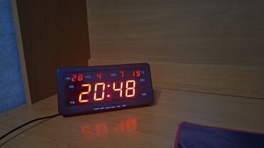 Другая бытовая техника: Часы электронные. показывают температуру, число, дату, месяц, день