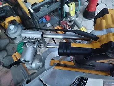 Ostali alati i mašine: Potezni ger DeWalt DWS sa postoljem DeWalt DE – ODLIČNO! Potezni ger — 6