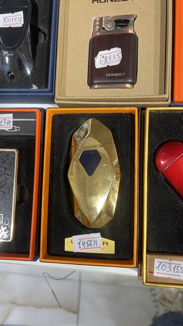 Qəlyan, vayp və aksesuarları: İstənilən növ alışqanlar mövcuddur . Ad yazılır üzərinə 25 azn sadə 20 -da lalafo.az — 3 Qəlyan, vayp və aksesuarları: İstənilən növ alışqanlar mövcuddur . Ad yazılır üzərinə 25 azn sadə 20 — 3