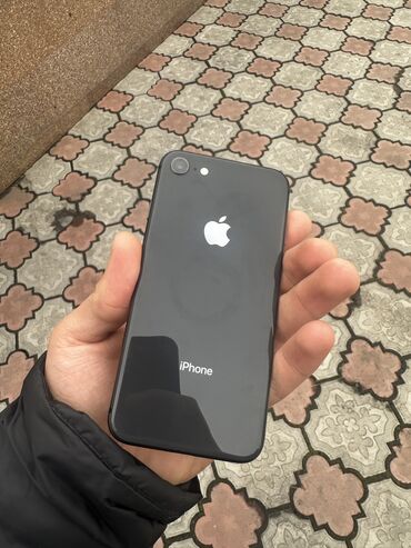 Apple iPhone: IPhone 8, Б/у, 64 ГБ, Чехол, 100 %