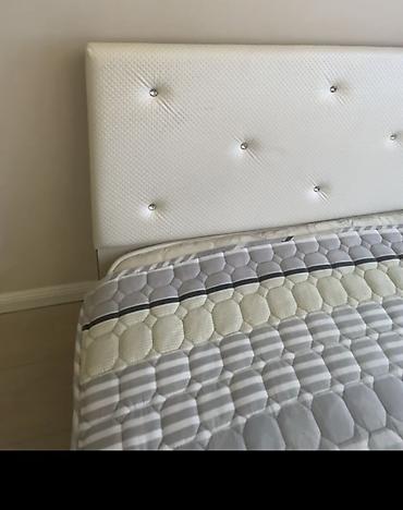 Спальные гарнитуры: Спальня комплектом Состав: - Двуспальная кровать с высоким мягким — 14