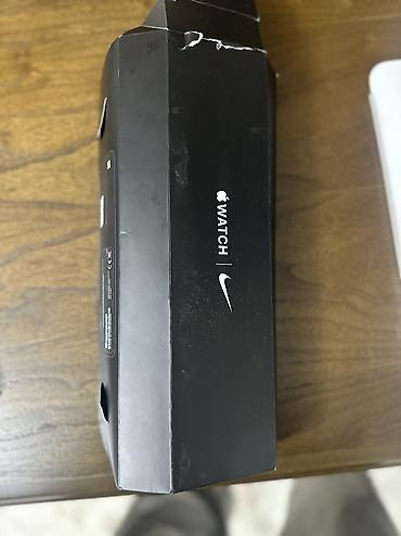 Apple Watch: APPLE WATCH NIKE SE 44 mm
Black sport band — 5