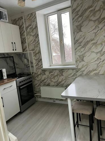 дом хай тек в реальной жизни: 2 бөлмө, 56 кв. м, Жеке план, 3 кабат, Дизайнердик ремонт