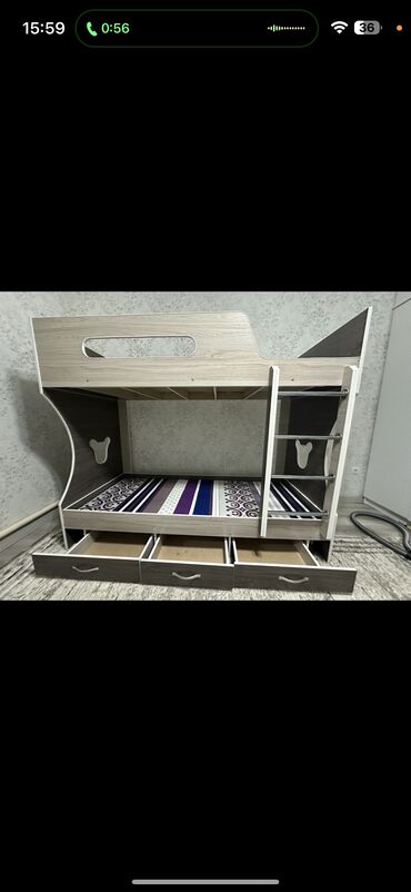 двухъярусная кровать и письменный стол: Двухъярусная кровать, Б/у