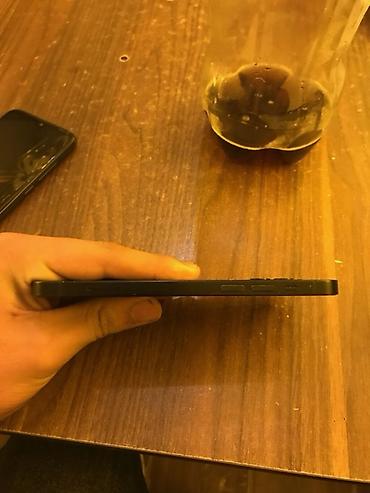 Apple iPhone: IPhone 12, Qara — 6