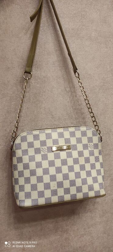 qadın cemperləri: Çiyin çantası, Louis Vuitton