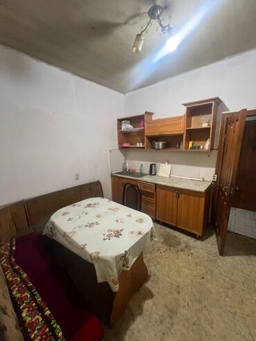 дом капсула: Сдаю Борачный дом. 3 комнаты. Старый ремонт.
30 тыс + 10 т депозит