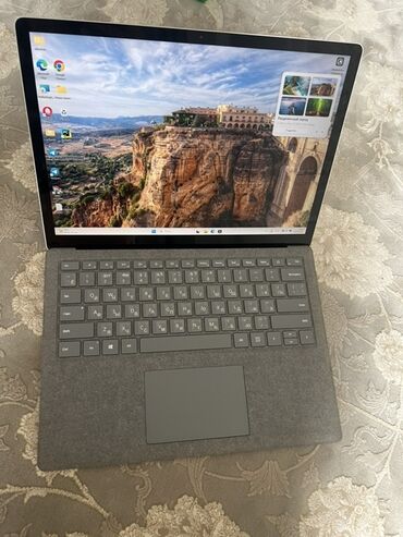 экран и клавиатура: Microsoft Surface, 8 ГБ ОЭТ