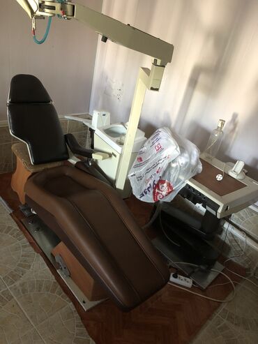 Медтовары: Продаю стоматологическое кресло в среднем состоянии реальному клиенту