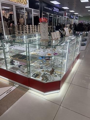 pier: Островная витрина для торгового центра/галереи можно с товаром по — 1