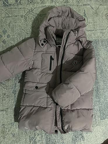 moncler: 5-6 лет Пуховик с капюшоном, сиренево‑тауповый цвет. - Теплая — 1