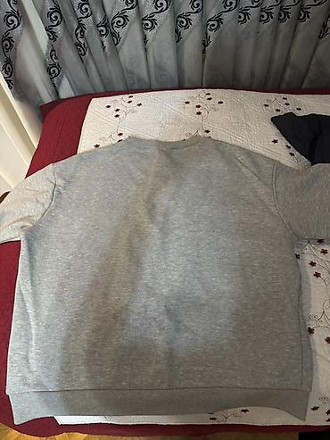 Kişi geyimləri: Boz rəngli sweatshirt - Ön dizayn: “WILDERNESS” yazısı, dağ və meşə — 1