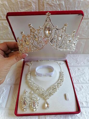 Setovi nakita: Chanel, Set: Kruna, Minđuše, Narukvica, Materijal: Cirkon, Biser — 6