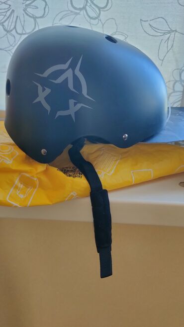 бурда моден: Защитный шлем XAOS Dare Black Шлем спортивный для поездок на самокате