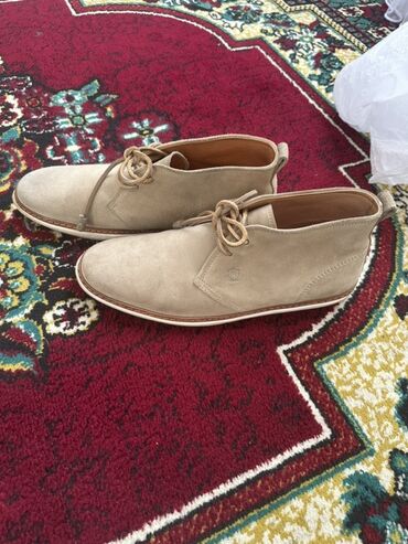 обувь кожа: Замшевые мужские дезерты (чукка) бежевого цвета - Верх: натуральная