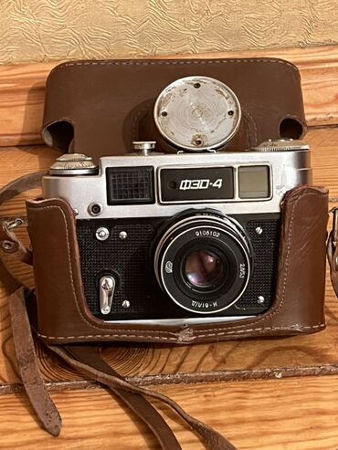 İnformatika: Məhsul: FED-4 kinolentli fotoaparat (Made in USSR) Xüsusiyyətlər: -
