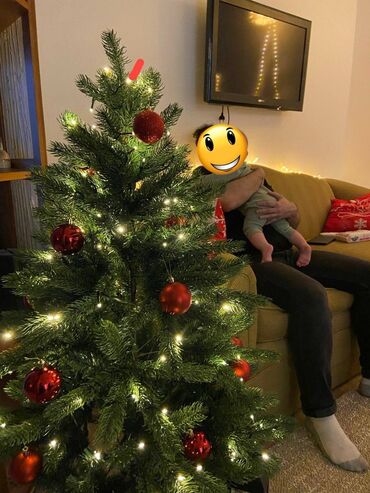 маленькая ёлка: Продаю новогоднюю ёлку со встроенными гирляндами 🎄 Красивая и удобная