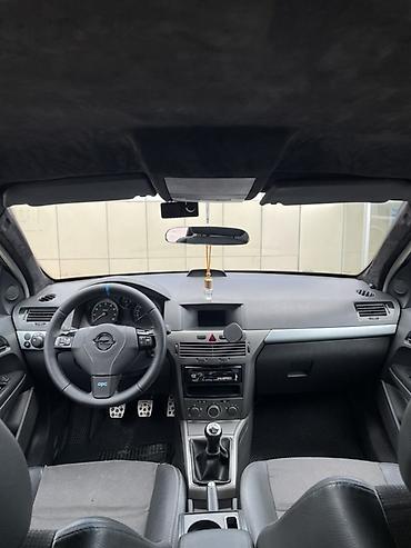 Opel: Opel Astra H (hatchback) – salon və multimedia ilə təkmilləşdirilmiş — 1