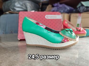 Босоножки, сандалии, шлепанцы: Распродажа новой обуви ( Обувь фабричная качестванная,на праздник — 7