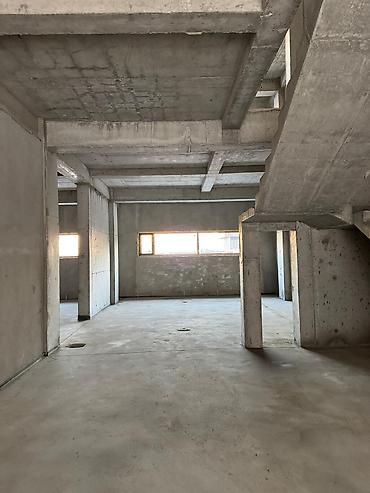 Продажа помещений свободного назначения: Продаётся просторное двухэтажное офисное помещение с собственным — 8