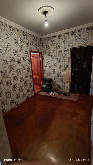 Köhnə tikili: Bakı, Qaraçuxur qəs., 4 otaqlı, Köhnə tikili, 90 kv. m -da lalafo.az — 11 Köhnə tikili: Bakı, Qaraçuxur qəs., 4 otaqlı, Köhnə tikili, 90 kv. m — 11