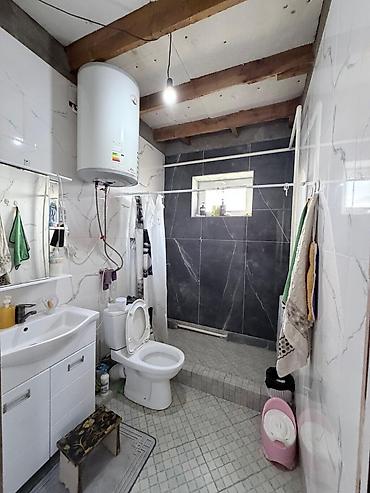Продажа коттеджей и домов: 🏙️ Продаётся: дом (4 комнаты) — 80 м² (участок 5 соток) 📍 Локация — 9