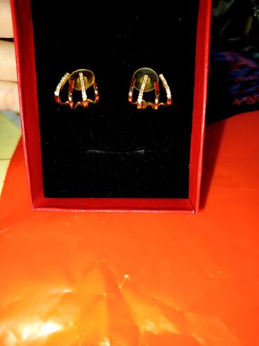 Kəmərlər: Qızılı rəngdə, daşlı qadın sırğası - Model: qulağı qismən qucaqlayan U — 21