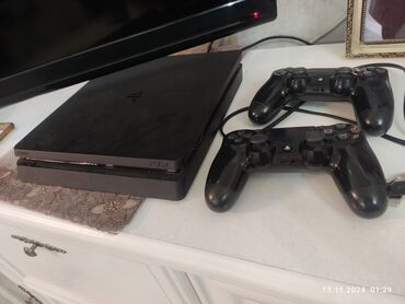 PS4 (Sony PlayStation 4): Playstation 4 slim с 8 играми все есть не лагает обмен интересует на