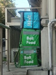 matasklet: Wolt-Bolt Food çantaları 1ədəd wolt çantası 2ədəd Bolt Food çantası