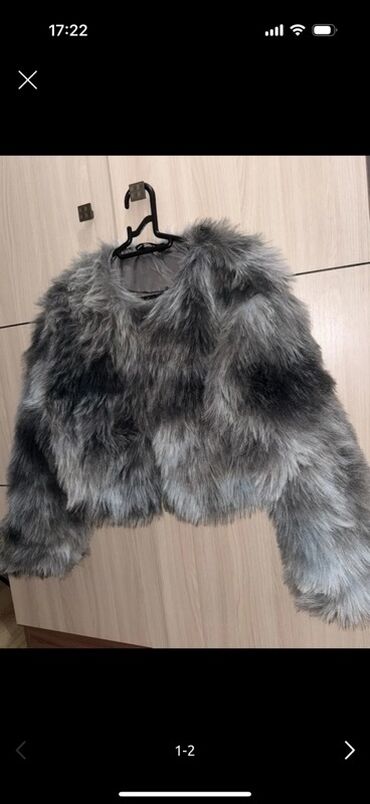kürkler: Boz tonlarda süni kürk qısa pencək S razmeri - Material: yumşaq, sıx