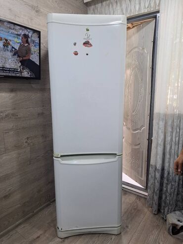 soyud: İşlənmiş 2 qapılı Indesit Soyuducu Satılır, rəng - Ağ, Dolab içi