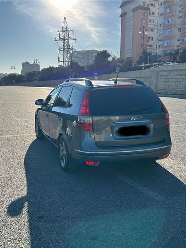 Hyundai: Hyundai i30 CW (universal) – tünd boz rəngdə, şəhərdaxili və ailə — 9