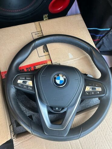 rul: BMW X5 2022 Qara dəri örtüklü, gümüşü elementləri olan BMW sükanı