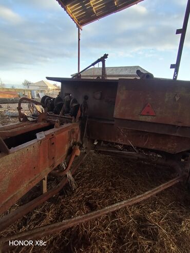 Traktorlar: MTZ tipli təkərli traktor və arxasında ot‑saman pressi Texniki — 6