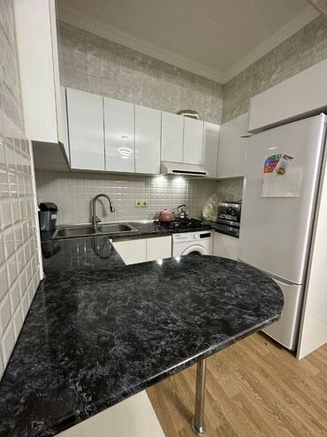 Uzunmüddətli kirayə mənzillər: 28 May metrosu TRİUM Palace-da mənzil kirayə verilir. Mərtəbə 17/5 — 7