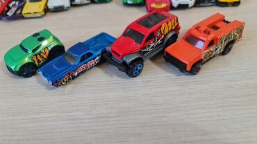 Oyuncaqlar: Hot Wheels mashonkalar satilir, hamisi originaldi. Biri 4 manatdir — 2