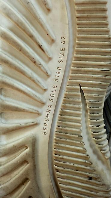 Кроссовки и спортивная обувь: Продаю мужские кросовки 42 размера ( большимерят на 43-44) В отличном — 7