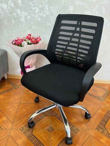 Divanlar: İşlənmiş, Təkərli, Qolları tənzimlənmir, Süni dəri