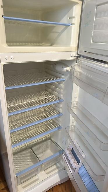usta cantasi: İşlənmiş 2 qapılı Indesit Soyuducu Satılır, rəng - Ağ — 5