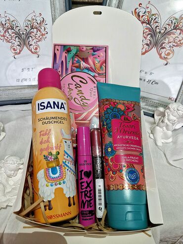 8 mart konvert: Original məhsullar hamısı bir box'da😍 Lorealdan dodaq bleski, essence