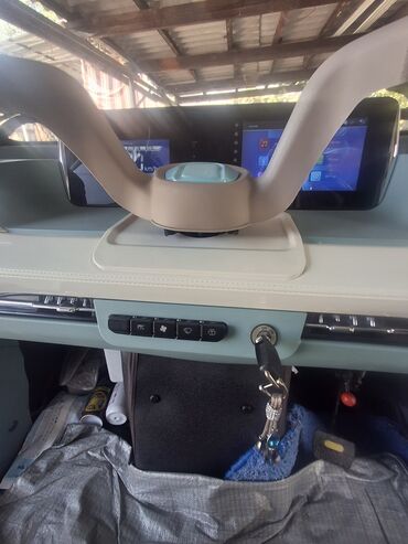 Другие автомобили: Электрический трехколесный автомобиль, представленный в белом цвете с — 7