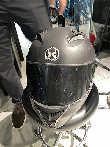 Мотоэкипировка: AXX markalı tam üzlü motosiklet dəbilqəsi Xüsusiyyətlər: - Tam üzlü — 1