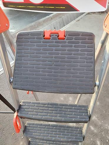 Другие инструменты: Стремянка стальная с широкими противоскользящими ступенями 4+1 — 7