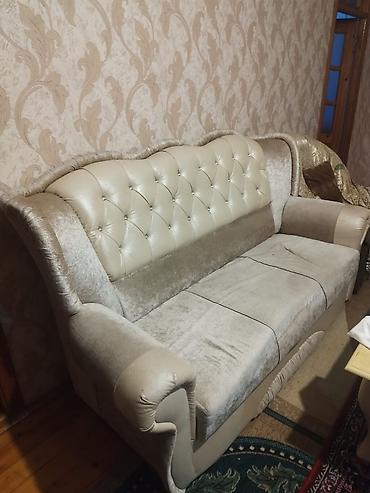 Klassik üslubda mebel dəsti - Dəst tərkibi: - 3 nəfərlik yumşaq divan