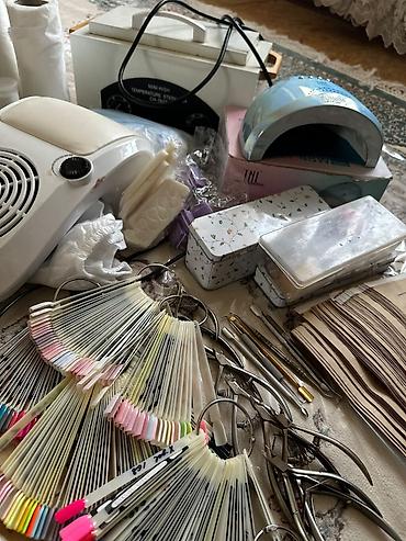 Наборы для маникюра и педикюра: Набор оборудования и расходных материалов для маникюра и педикюра. В — 7
