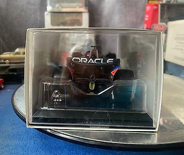 Коллекционная модель Red Bull RB18 Oracle team F1 Champion 2022 Max — 7