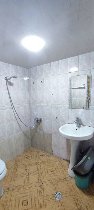 Uzunmüddətli kirayə mənzillər: Neftçilər metrosu,,26 saylı poliklinikanın yanında,Lotos ticarət — 9