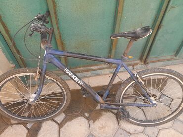 velosiped satılır: Ranger markalı dağ velosipedi. Mavi rəngli çərçivəyə malikdir və