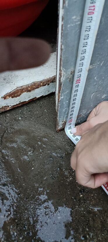 Giriş qapıları: Metal qapı və dəmir qutu-kaxon - Material: qalın metal təbəqədən — 10